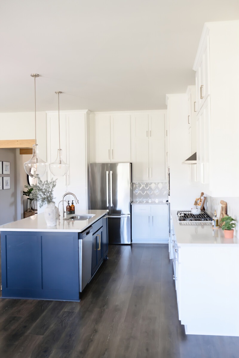 From Builder Grade to Custom Made: My Modern Minimalistic 1 story Home Tour
kitchen, kitchen renovation, kitchen style, dining, dining table, home, modern home, home style home tour, new home, home style guide, home organization, home renovation, sherwin williams cyberspace, navy island
